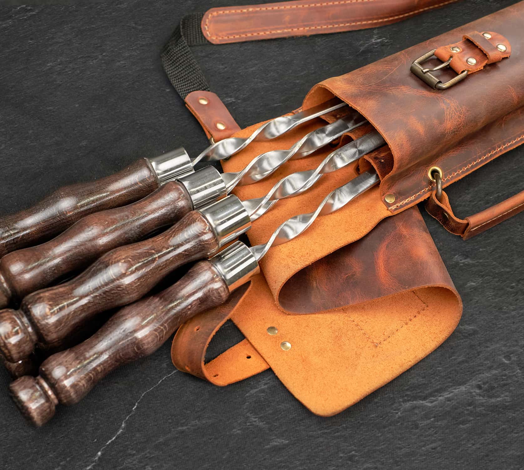 “Quiver Max" Camping Accessories BBQ Skewers Set in a Leather Case, 9 items