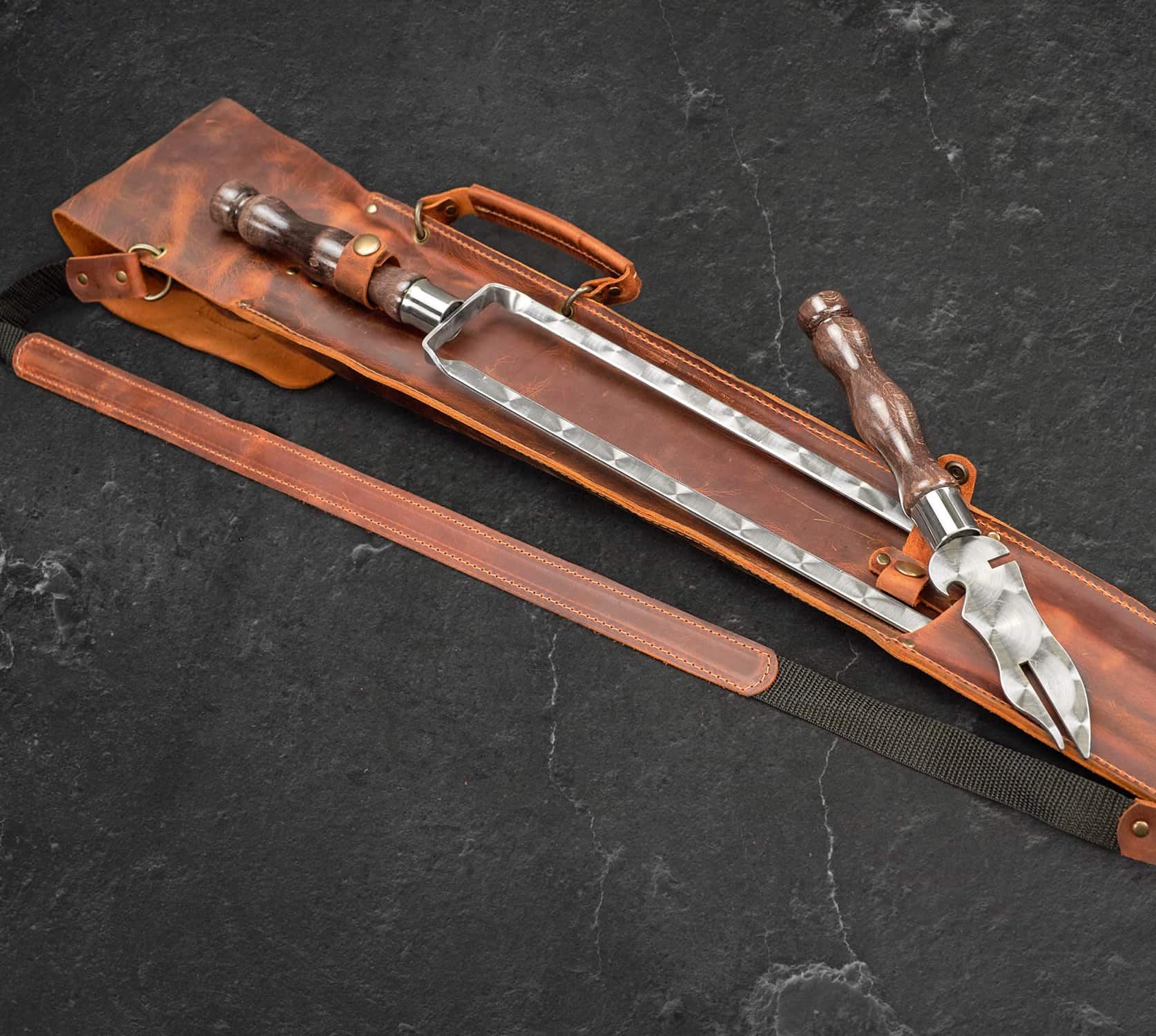 “Quiver Max" Camping Accessories BBQ Skewers Set in a Leather Case, 9 items