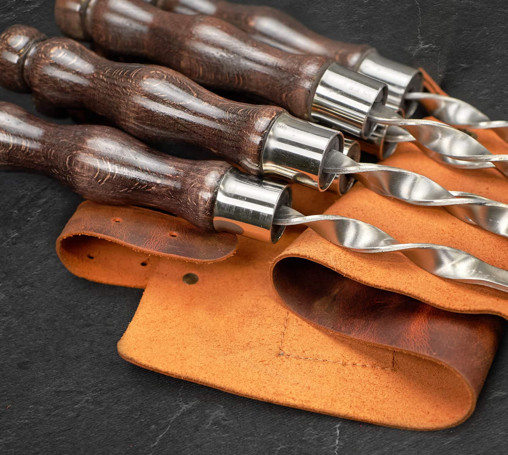 “Quiver Max" Camping Accessories BBQ Skewers Set in a Leather Case, 9 items