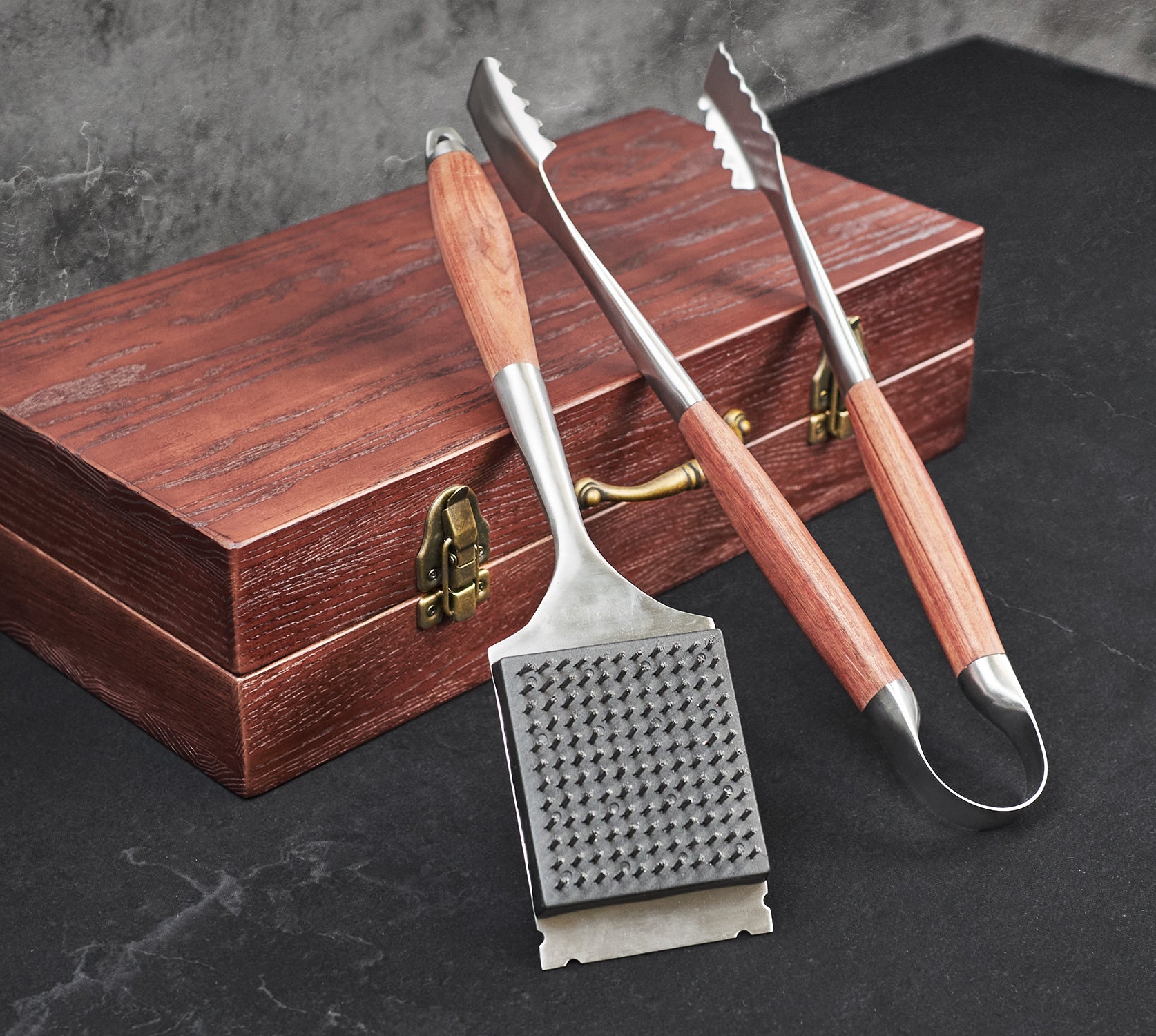 “Colorado" Camping Accessories BBQ Tools Set in a Wooden Case, 6 items