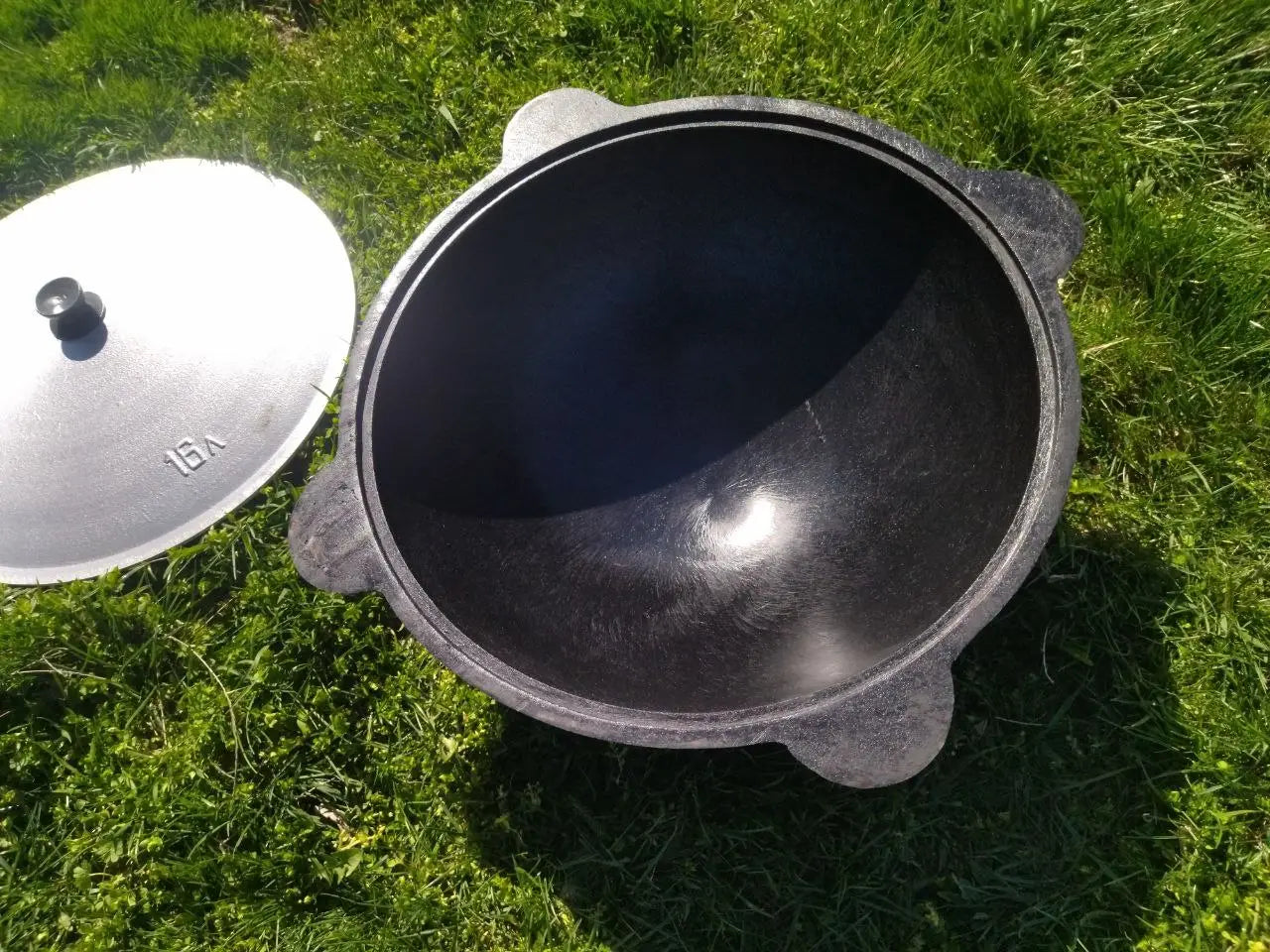 Dutch Oven Pot with Lid 16 L (16.9 Quarts) - Cast Iron Dutch Oven - Uzbek Kazan Cast Iron - Cast Iron Cookware Set – Premium Camping Cookware