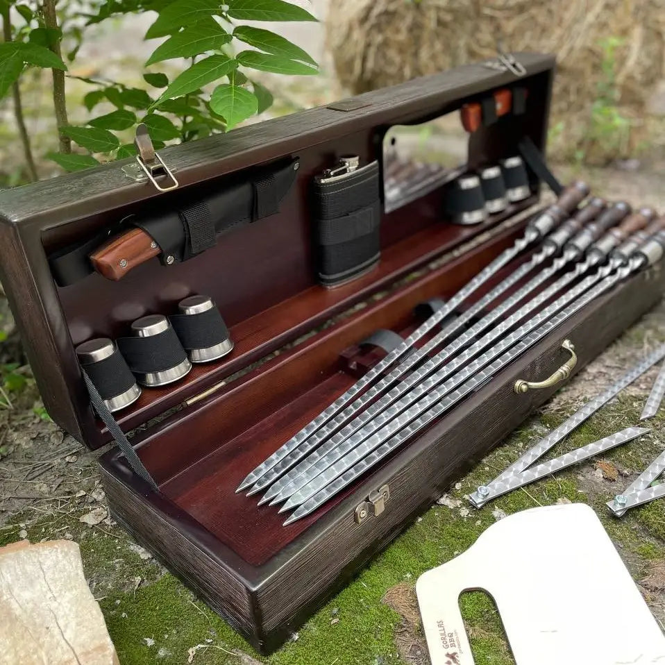 HASARLI. "Wild Pig" Barbekü Aletleri Şiş Seti Ahşap Kutuda Açık Hava Pişirme için, 17 adet.