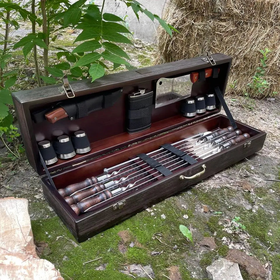 HASARLI. "Wild Pig" Barbekü Aletleri Şiş Seti Ahşap Kutuda Açık Hava Pişirme için, 17 adet.